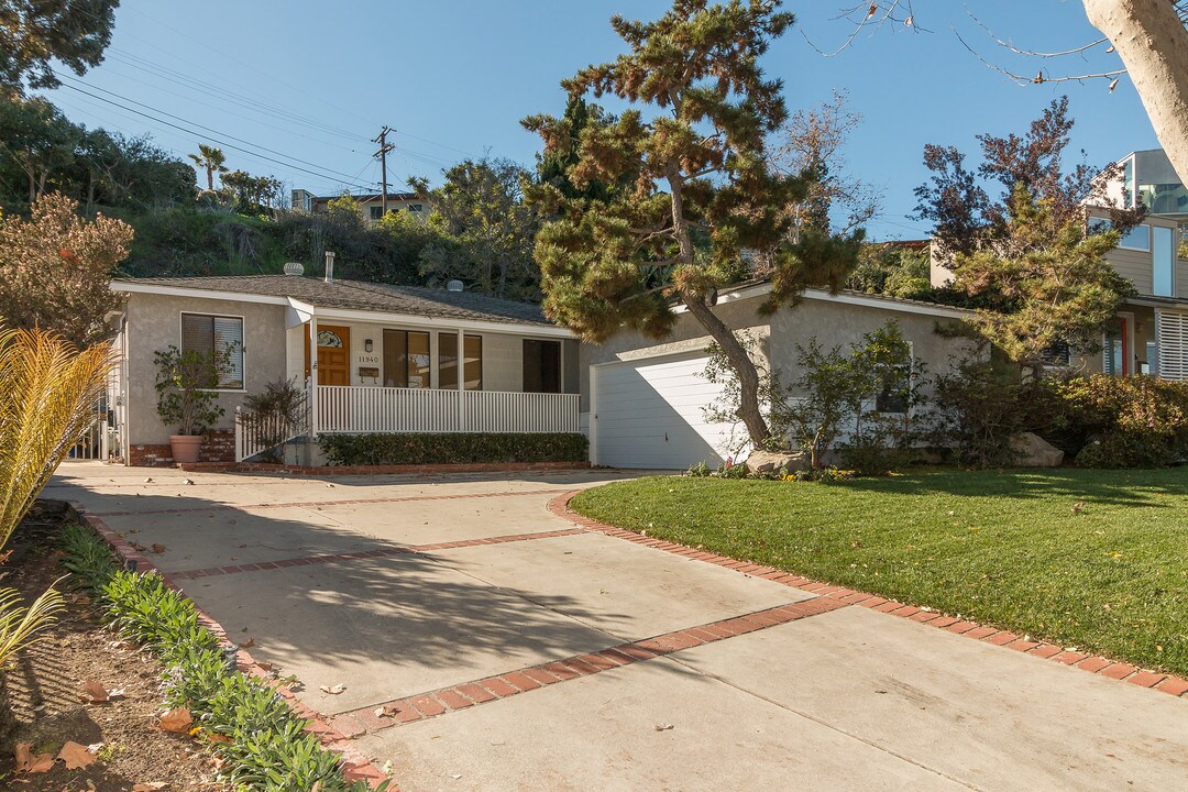 11940 Woodbine St in Los Angeles, CA - Building Photo