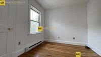 24 Chetwynd Rd, Unit #2 in Somerville, MA - Foto de edificio - Building Photo