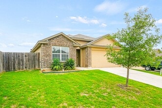 13111 Whisper Xing in San Antonio, TX - Building Photo - Building Photo