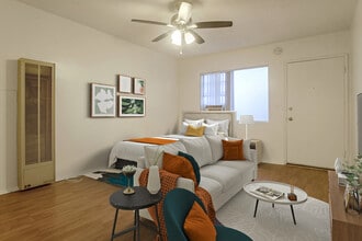 Acacia Courtyard in Glendale, CA - Foto de edificio - Building Photo