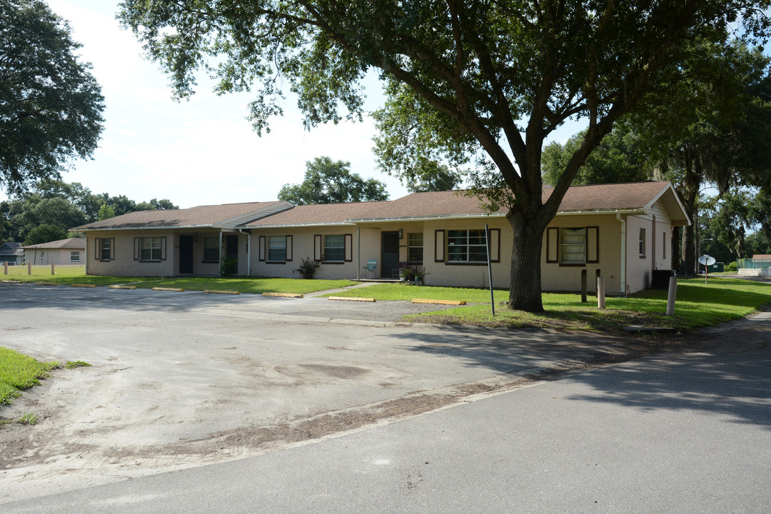 Cypress Villas in Dade City, FL - Foto de edificio