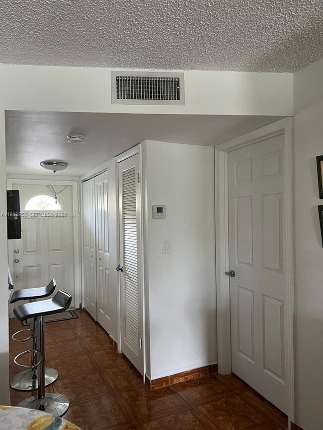 8305 Sunrise Lakes Blvd in Sunrise, FL - Building Photo - Building Photo