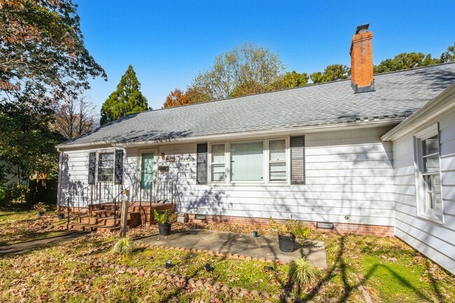 137 Deep Creek Rd in Newport News, VA - Building Photo - Building Photo