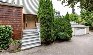 13473 64th Pl NE in Kirkland, WA - Building Photo - Building Photo
