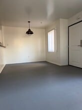 Mimmim Town Homes in Los Angeles, CA - Foto de edificio - Building Photo