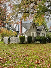 1201 Front St in Lynden, WA - Foto de edificio - Building Photo