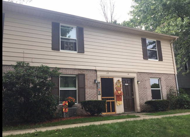 White Woods Apartments and Townhouses in Ashtabula, OH - Building Photo - Building Photo