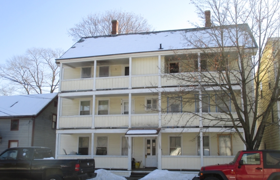 105-107 G St in Turners Falls, MA - Foto de edificio