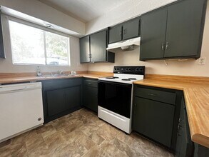 2625 Loch Fern Ct in Bakersfield, CA - Building Photo - Building Photo