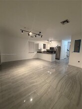 932 SW 10th St in Hallandale Beach, FL - Building Photo - Building Photo