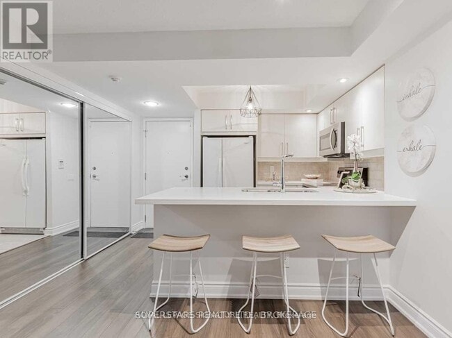 15 Northtown Way in Toronto, ON - Building Photo - Building Photo