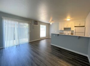 Lincoln Crest Apartments - 6248 Gettysburg Place in Stockton, CA - Building Photo - Interior Photo