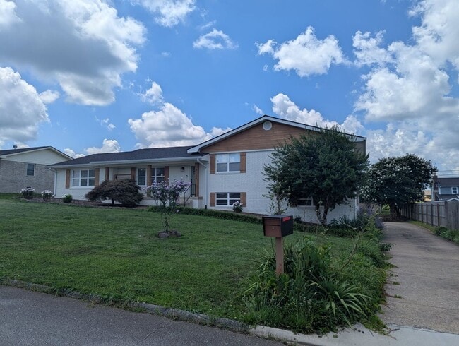 8134 Holly Crest Dr in Chattanooga, TN - Building Photo - Building Photo