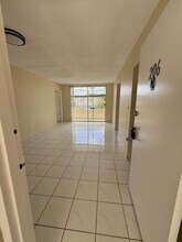 8320 NW 7th St, Unit 206 in Miami, FL - Building Photo - Building Photo