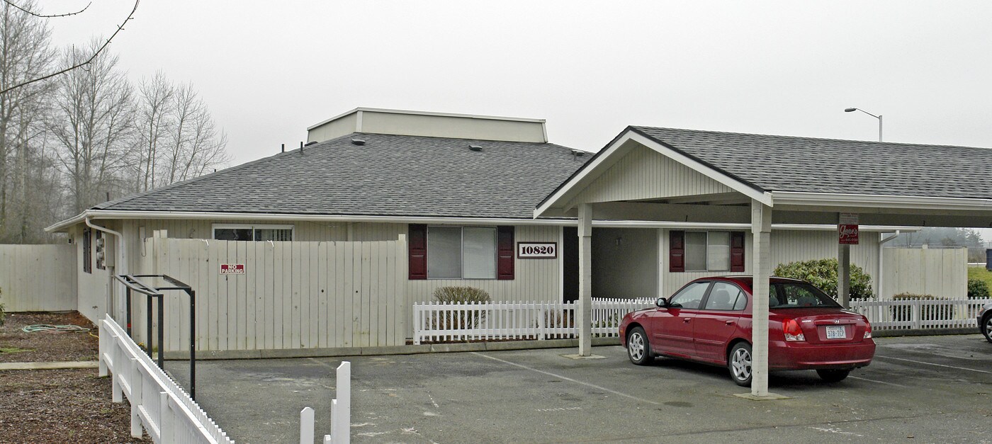 Firglen Village in Puyallup, WA - Building Photo