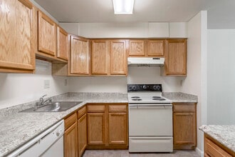 Smallwood Gardens in Waldorf, MD - Building Photo - Interior Photo