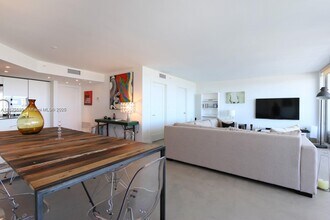 1900 Sunset Harbour Dr, Unit # in Miami Beach, FL - Foto de edificio - Building Photo