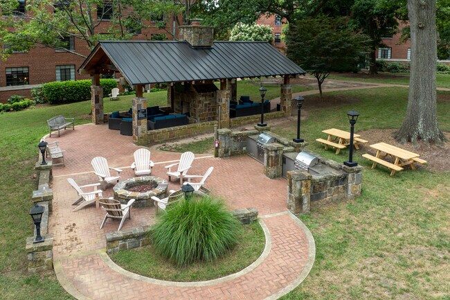 The Shelton at Cameron Court in Raleigh, NC - Foto de edificio - Building Photo