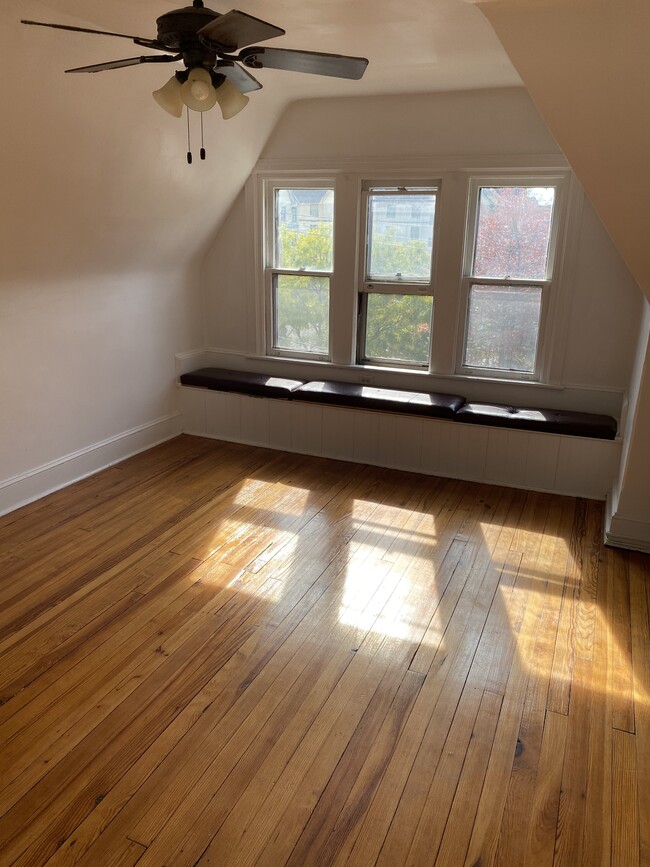 19 W Stewart Ave, Unit ThirdFloor in Lansdowne, PA - Building Photo - Building Photo