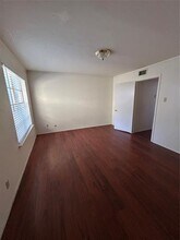 6630 Eastridge Dr in Dallas, TX - Building Photo - Building Photo
