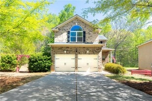 5555 Hedge Brook Dr in Cumming, GA - Building Photo
