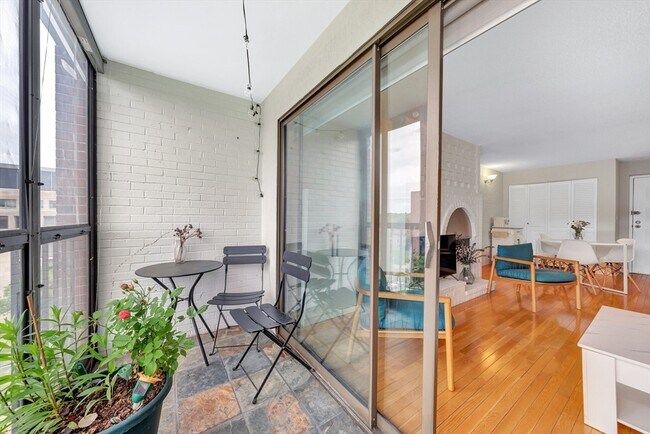 1580 Massachusetts Ave, Unit 8E in Cambridge, MA - Building Photo - Building Photo