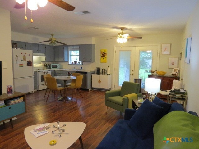 106 Huff St in Luling, TX - Building Photo - Building Photo