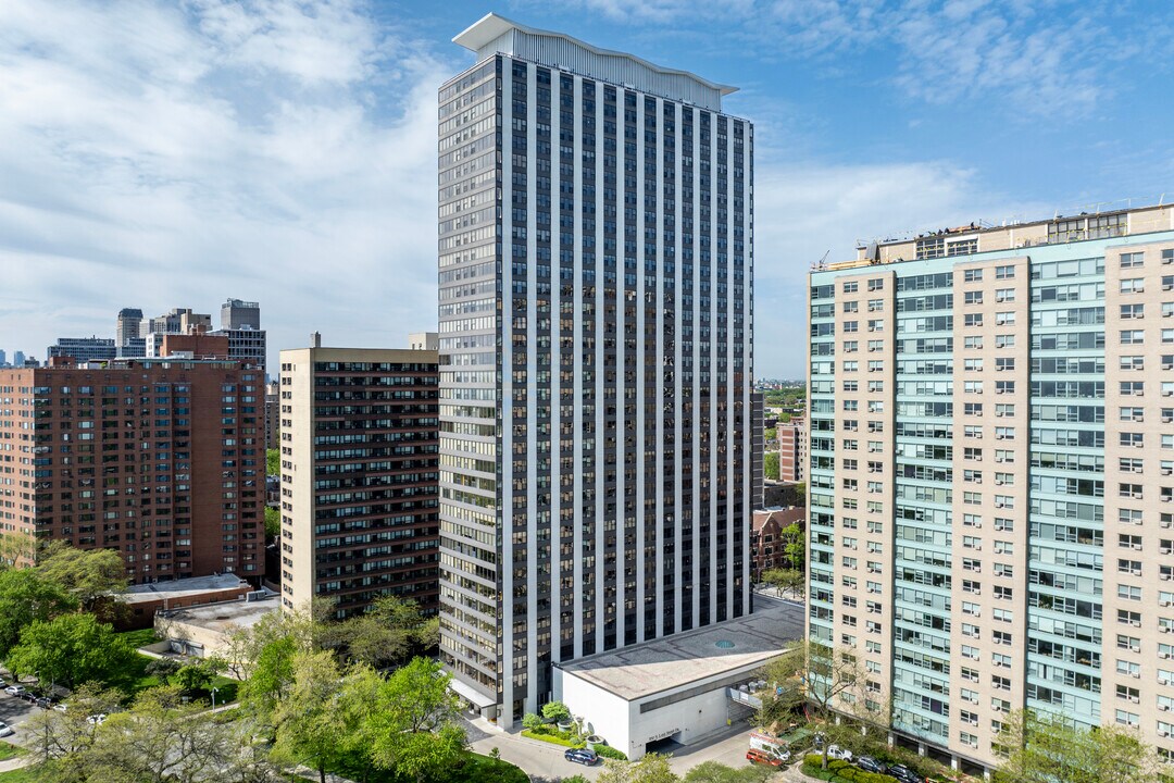 3150 N Lake Shore Dr in Chicago, IL - Building Photo