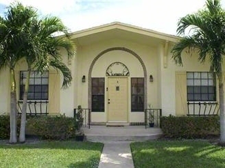 241 SE Four Winds Dr in Stuart, FL - Building Photo