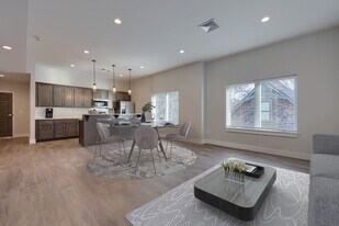 117 W Main St, Unit Apt 2 in New Holland, PA - Building Photo