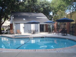 1915 Crossgate Park in San Antonio, TX - Building Photo - Building Photo