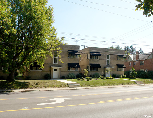 3248-3252 Indianola Ave in Columbus, OH - Foto de edificio - Building Photo