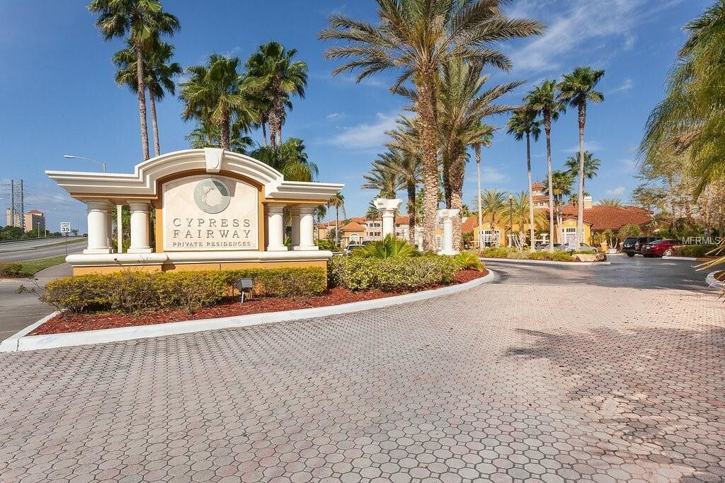 5475 Vineland Rd in Orlando, FL - Building Photo