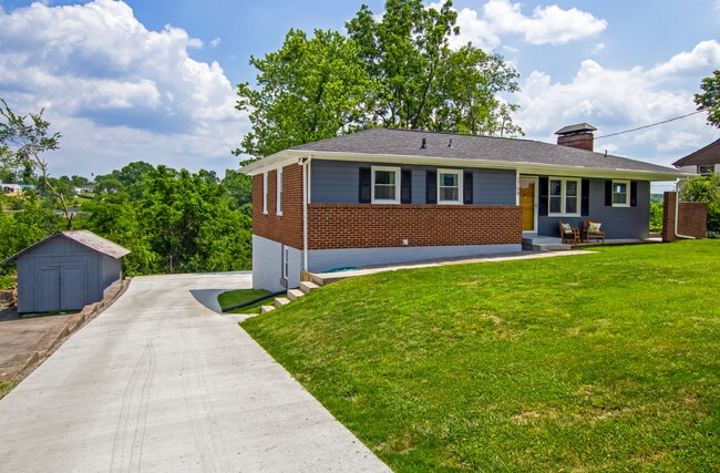 2158 Brookview Dr, Unit A in Nashville, TN - Building Photo - Building Photo