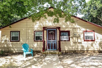 1312 Pine St in Georgetown, TX - Building Photo - Building Photo