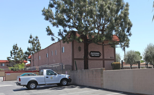 Glenwood Apartments in Covina, CA - Building Photo - Building Photo