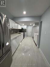 3104 Tours Rd in Mississauga, ON - Building Photo - Building Photo