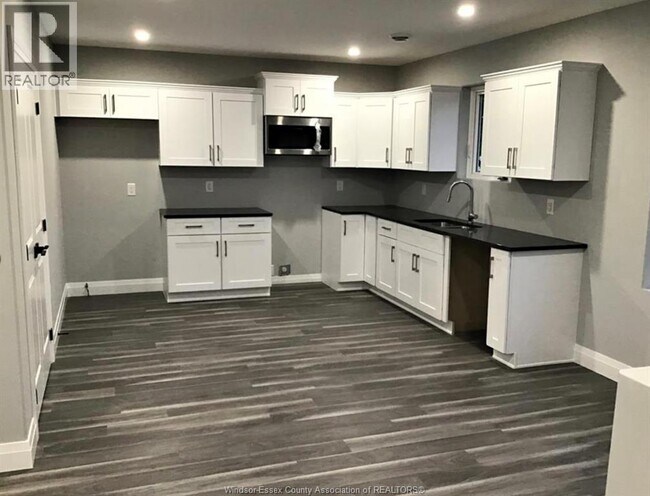 550b Bagot St in Essex, ON - Building Photo - Building Photo