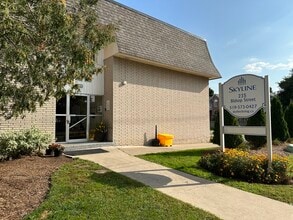 Skyway Estate Apartments in Cambridge, ON - Building Photo - Building Photo