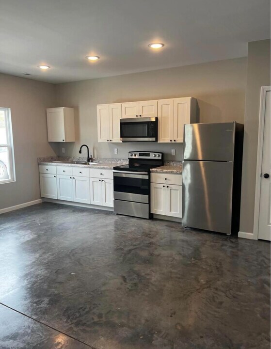 Lauren's Place in Marble Hill, MO - Building Photo