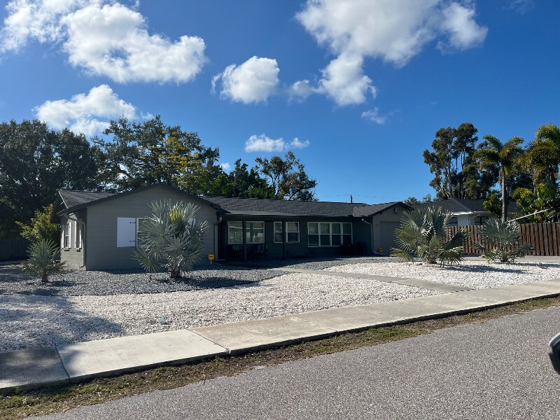2088 Sunnyside Pl in Sarasota, FL - Building Photo