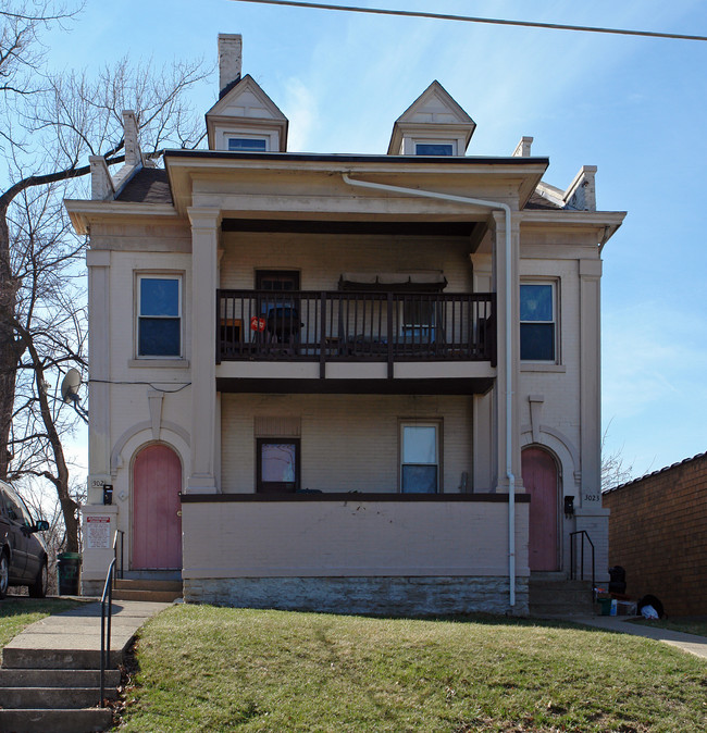 3021 Bathgate St in Cincinnati, OH - Foto de edificio - Building Photo