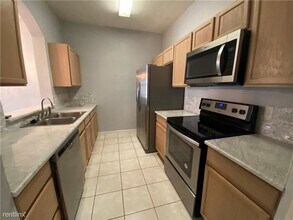 7123 Yacht Basin Ave-Unit -Apt 310 in Orlando, FL - Building Photo - Building Photo