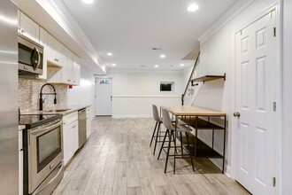 521 Columbia Rd NW in Washington, DC - Building Photo - Building Photo
