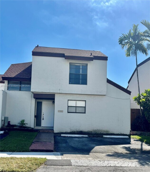 9722 NW 6th Ln in Miami, FL - Building Photo