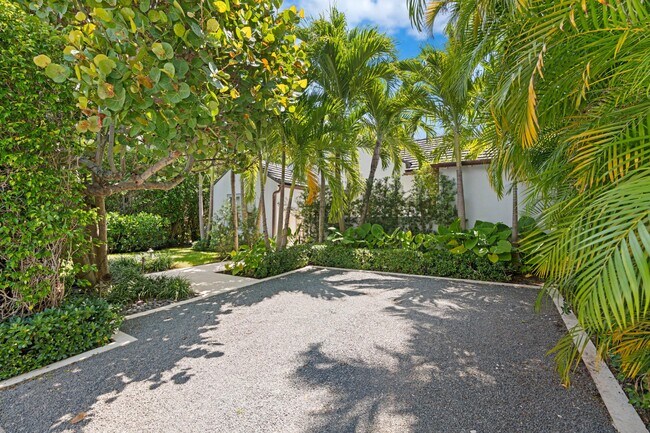 365 Hibiscus Ave in Palm Beach, FL - Building Photo - Building Photo