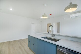 2071 NE Davis St-Unit -202 in Portland, OR - Building Photo - Building Photo