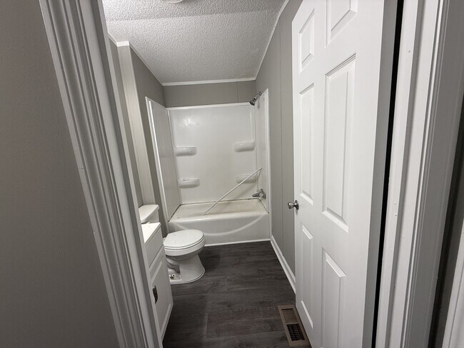 1421 Vince Cir in Florence, SC - Building Photo - Building Photo