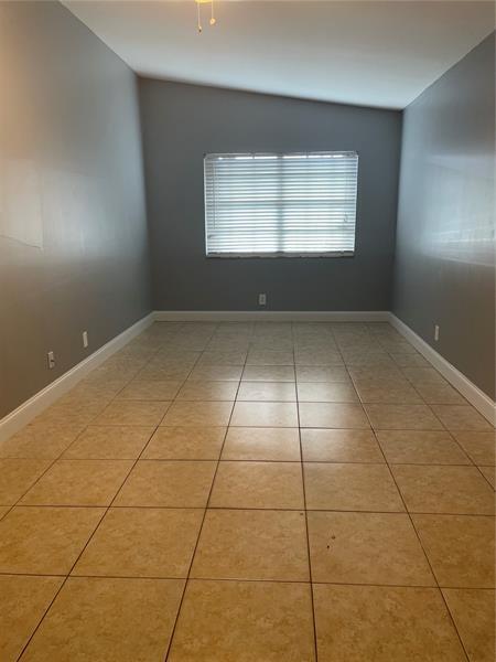 1234 SW 71st Ter in North Lauderdale, FL - Foto de edificio - Building Photo