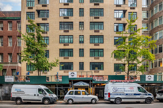 25 W 54th St in New York, NY - Building Photo - Building Photo